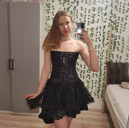 Ich habe heute zum ersten Mal ein Gothic-Kleid anprobiert