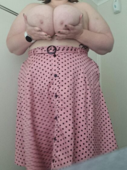 Еще один день, еще одна юбка...  и никакого нижнего белья на работе ;)