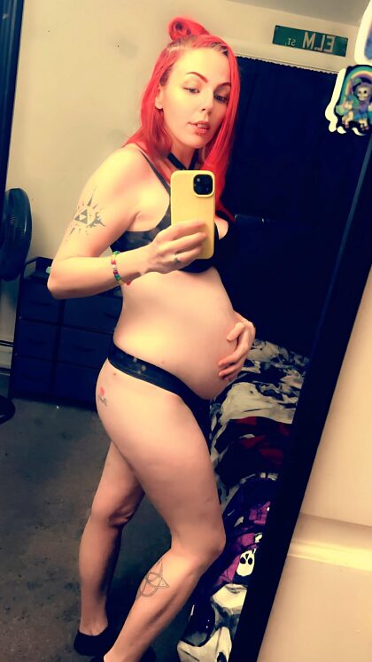 Embarazada de 8 meses y nunca me sentí más sexy