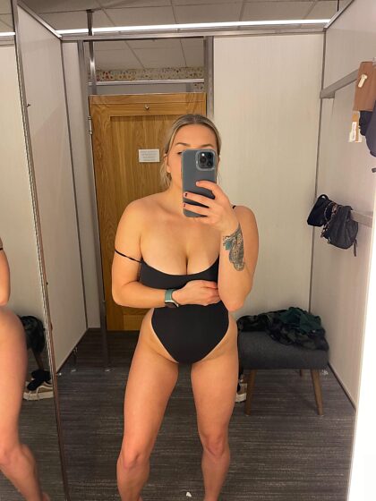 Still haven’t had the opportunity to fuck in the changing room… any takers?