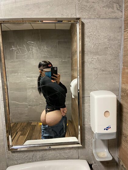 If only my coworkers knew about the pictures I take of my bubble butt at work..