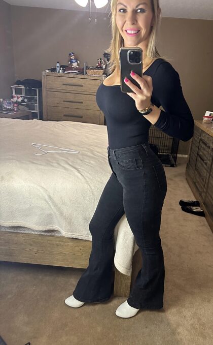 Do you like some mommy jeans and boots?