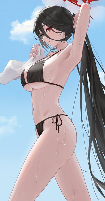Hasumi en bikini