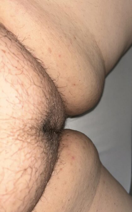 It’s my birthday! I think you should lick my fat, hairy pussy as a gift ❤️