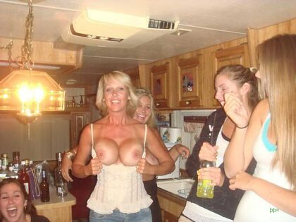 MILF showing the girls how it's done!