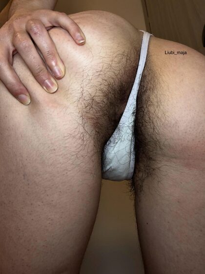 我的男朋友不太喜欢我毛茸茸的屁股。 也许你喜欢？