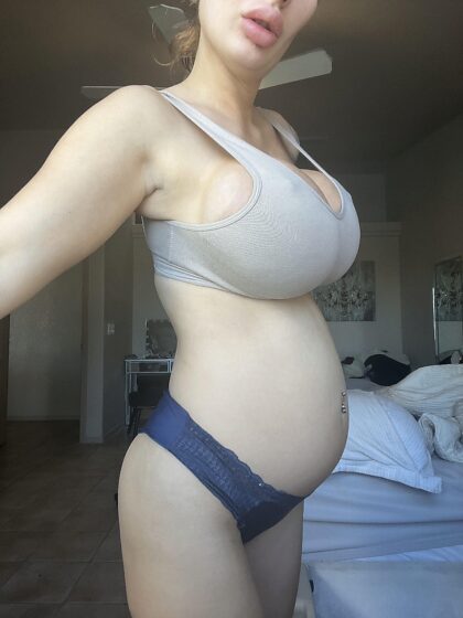 Kann ich Ihnen alle meine nackten schwangeren Fotos schicken?