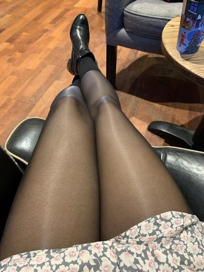Office trouble {fan gift series}: this week’s favourite tights 