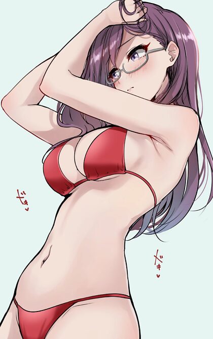 Makino en bikini