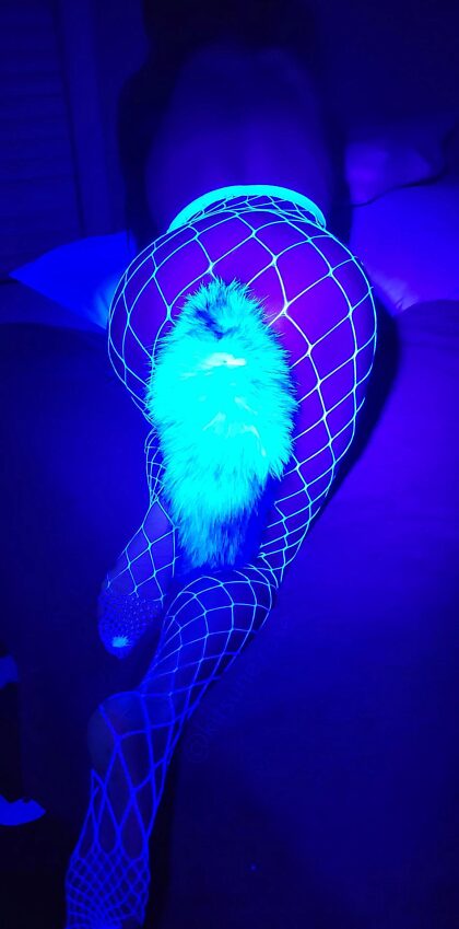 Would you fuck me under the blacklight?