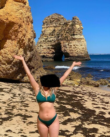 Jeje, pensé que les gustaría una foto en bikini de cuando fui a Portugal.
