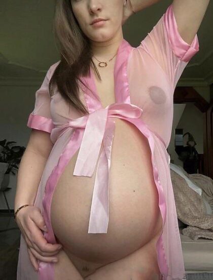 Anscheinend lieben einige Männer ein schwangeres Mädchen.  Fcukable?