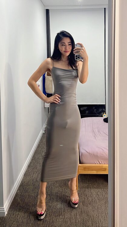 파티 복장;) 제가 이 드레스를 입은 모습을 보면 연락주시겠어요?