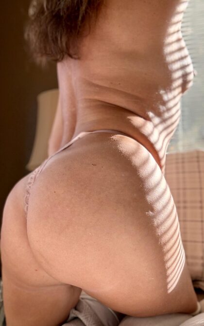 If you prefer a hands on milf … I am your type {54f}