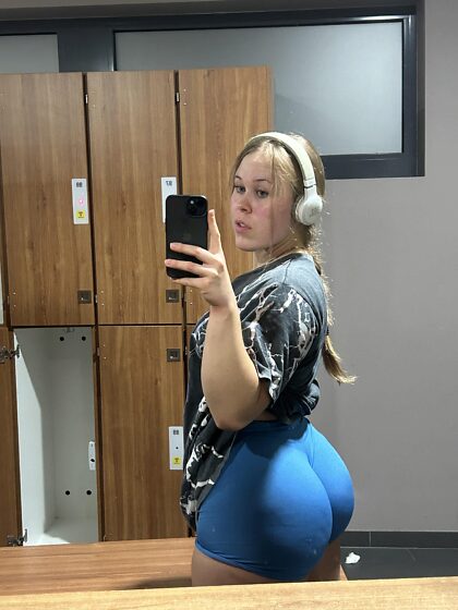 My goal this year is to get a 50inch pawg ass