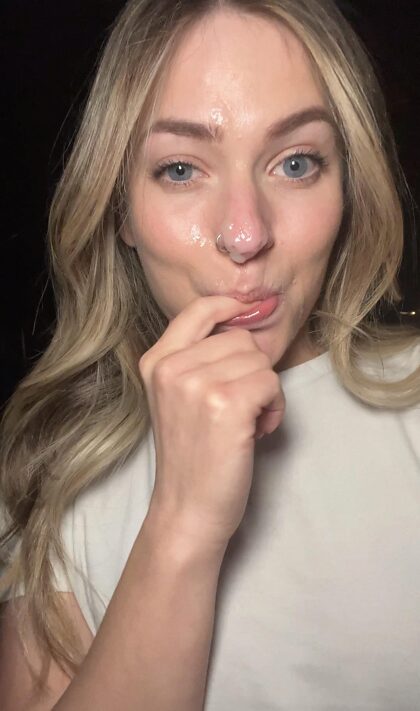 Do you find it hot if a girl licks up your cum after a facial