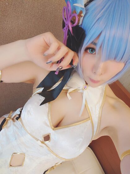 Rem in Chinese jurk