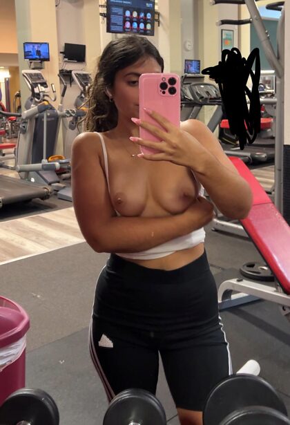 Flashing my sweaty tits at the gym