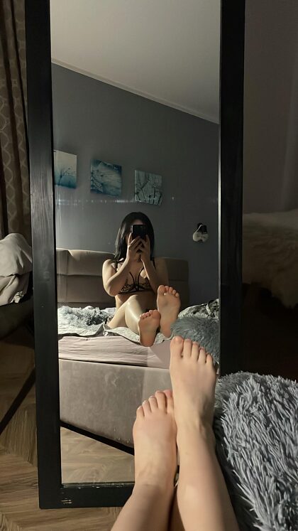 Do you prefer licking soles or toes ? 18F