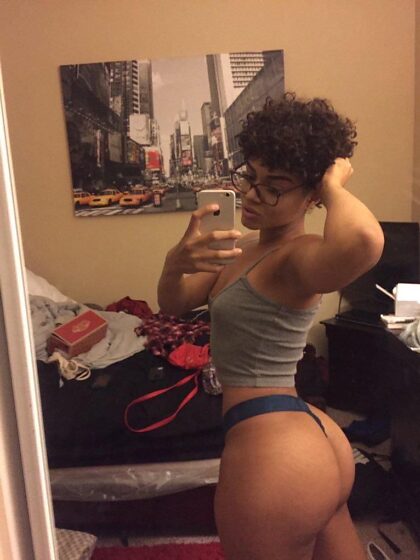 Gotta love a curly haired girl wit a big booty 
