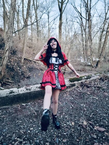 Me as a gothic red riding hood 