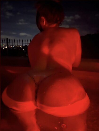 Fridays are for hottubbing