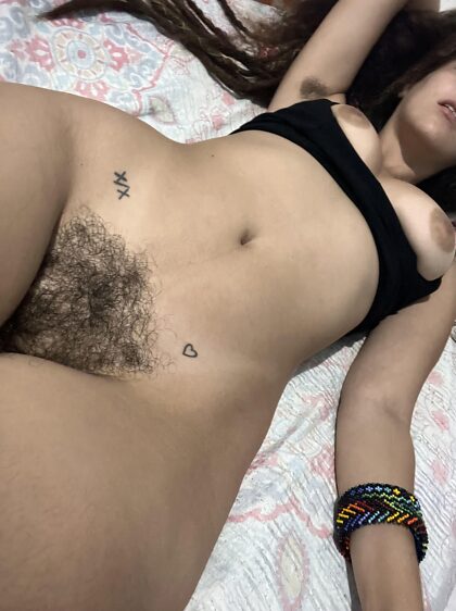 1 year without shaving my bush, now shaved pussies seem so boring