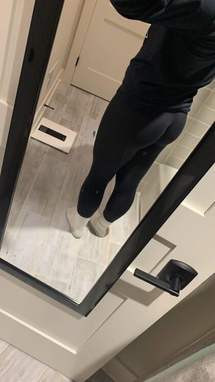 Tight black leggings
