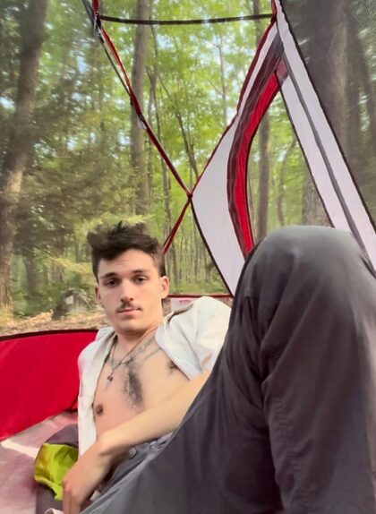 qui veut faire du camping avec moi ?? Swipe pour une surprise