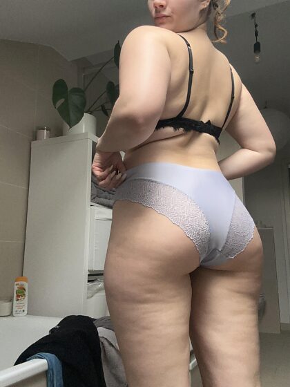 Is there anything better then a thicc 19yo girl in fullbackpanties?