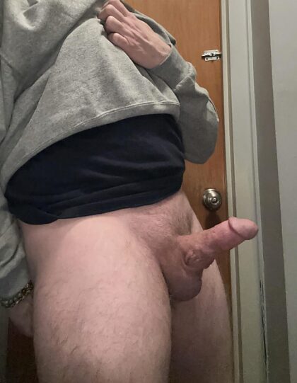 Need a silver fox dad dick in your life? Hit Dad up