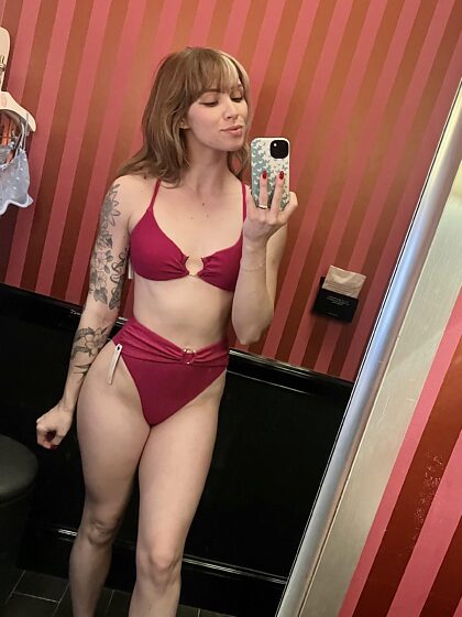 Würdest du mit mir Badeanzüge kaufen gehen?