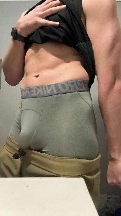 Which color do you like my bulge in more?