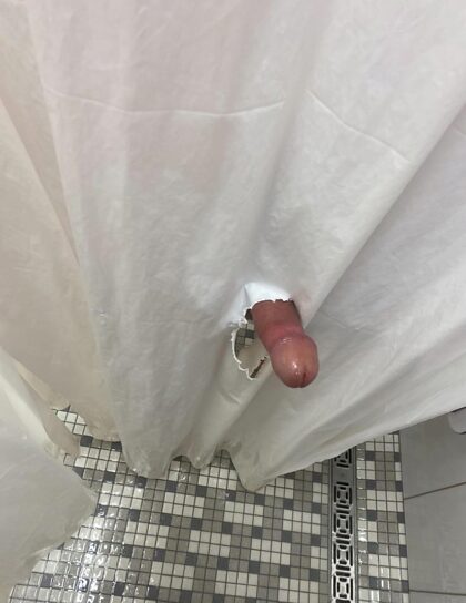 Encontré algo de diversión en las duchas del gimnasio.