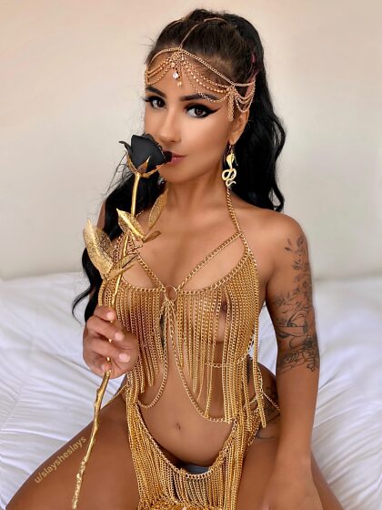 Cleopatra by Slaysheslays.