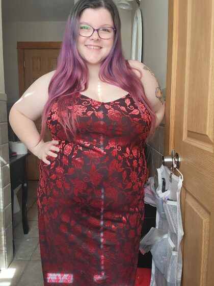最後にかわいい新しい衣装をいくつか追加しました。  赤い花柄のドレスと最後の写真の衣装に夢中です。  あなたの朝が明るくなることを願っています。楽しんでいただければ幸いです