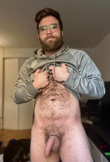 need a bud that loves hairy uncut bro dick