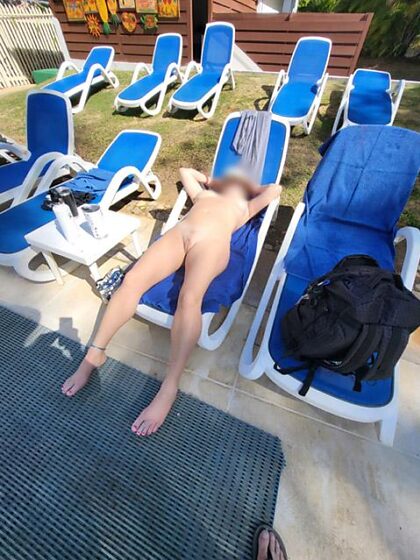 休暇中に裸になる。ここを知っている人は少なからずいると思うよ :) :)