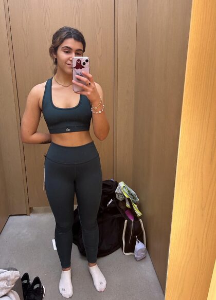 Does this workout set look cute on me?