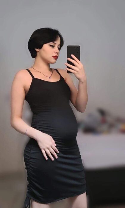 Würdest du einen guten Fick mit dieser schwangeren Frau akzeptieren?