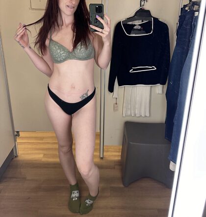 I could use some assistance in the TJ max changing room