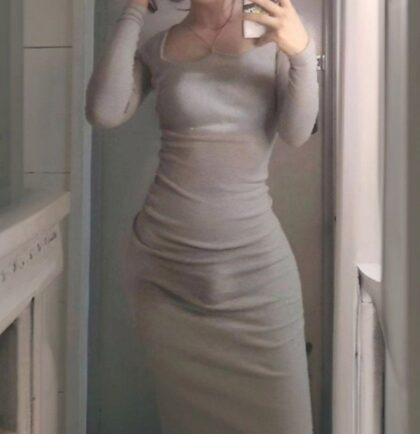 Tengo este vestido hoy, ¿se nota demasiado o lo paso?