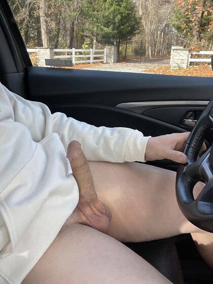 I wish I had someone to have fun with in the car. I’d cum instantly