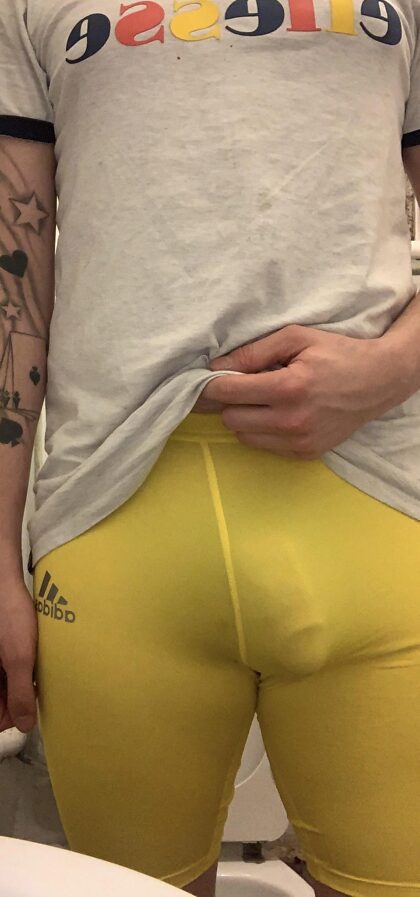 Totally obsessed with compression shorts now and got another colour to add to the collection. Wifey said to me “you look ridiculous in yellow”, but I don’t care what she thinks anymore! I went for a run and I loved it ☺️