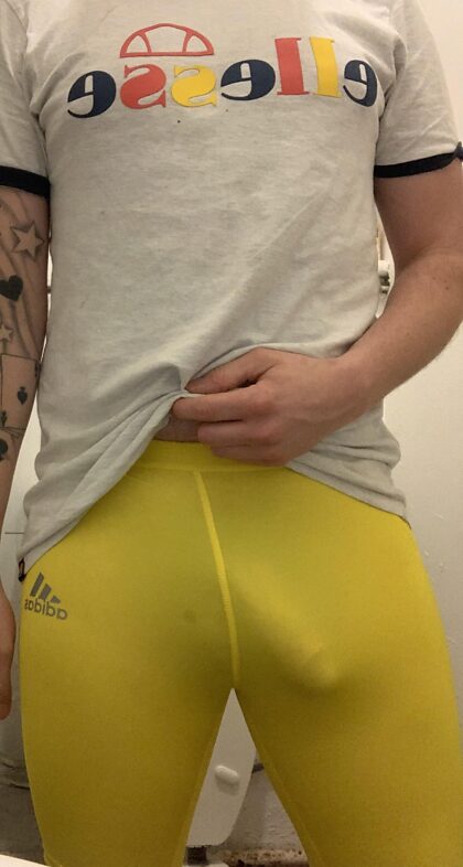 Totally obsessed with compression shorts now and got another colour to add to the collection. Wifey said to me “you look ridiculous in yellow”, but I don’t care what she thinks anymore! I went for a run and I loved it ☺️