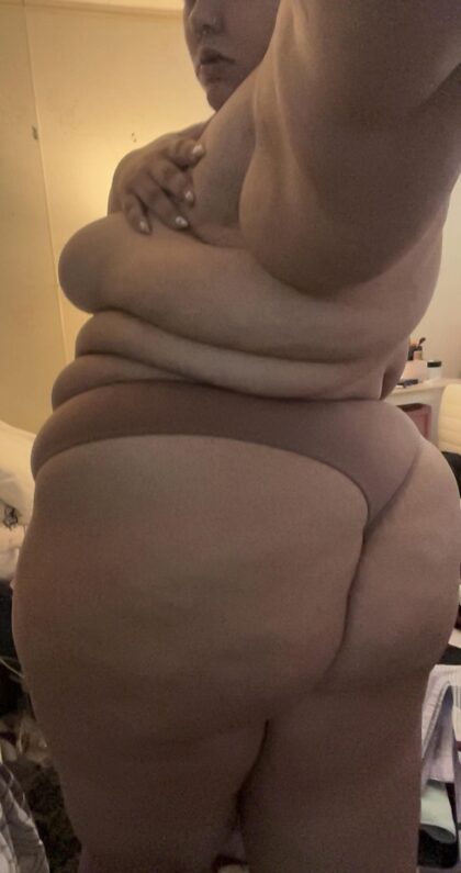 i’m just a curvy girl with an ass that makes a thong disappear 