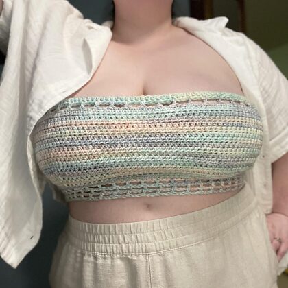 Me sentindo sexy com a blusa que acabei de fazer