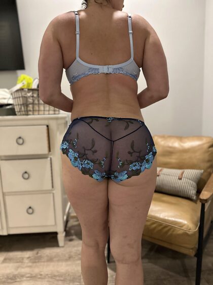 I love these panties, they’re so sexy and sheer