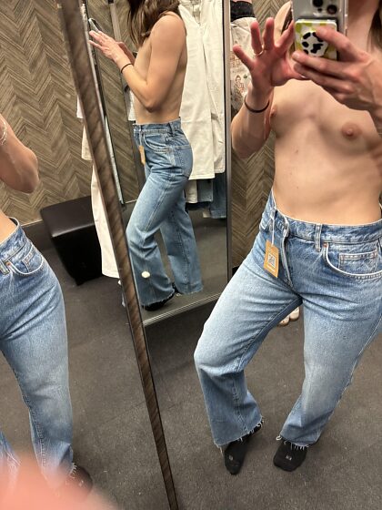 Los jeans le quedan bien