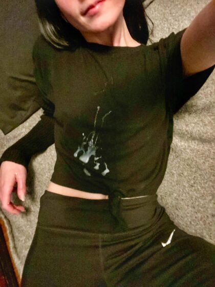 Cum on black clothes always stands out